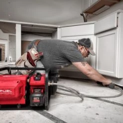 Compresseur sans fil Milwaukee M18 FAC-0 Compresseur sans-fil - 18V Li-ion - 9,31 Bar - 7,6 L - Machine seule - 4933472166 -Milwaukee Soldes Boutique 13efc46ee3c1d8f644d3f73171caa4c5