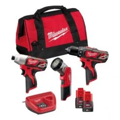 Pack outils sans fil Milwaukee M12 BPP3A-202B - Set Li-Ion 12V - Perceuse visseuse (M12 BDD) & viseuse à choc (M12 BID) & lampe torche (C12 T) + (2x batterie 2.0Ah) dans sac - 4933441225