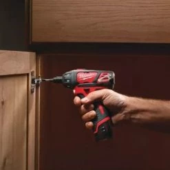 Perceuse visseuse sans fil Milwaukee M12 BSD-0 - Perceuse visseuse sans fil Li-Ion 12V (machine seule) - 20 Nm - 4933447135 -Milwaukee Soldes Boutique 899c9f34688a05ca284791717459cf11